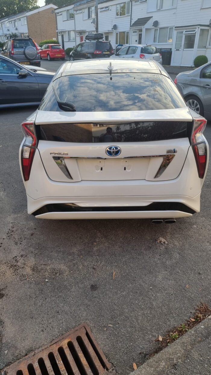 Toyota Prius White - Image 18