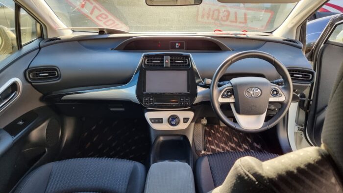 Toyota Prius White - Image 5